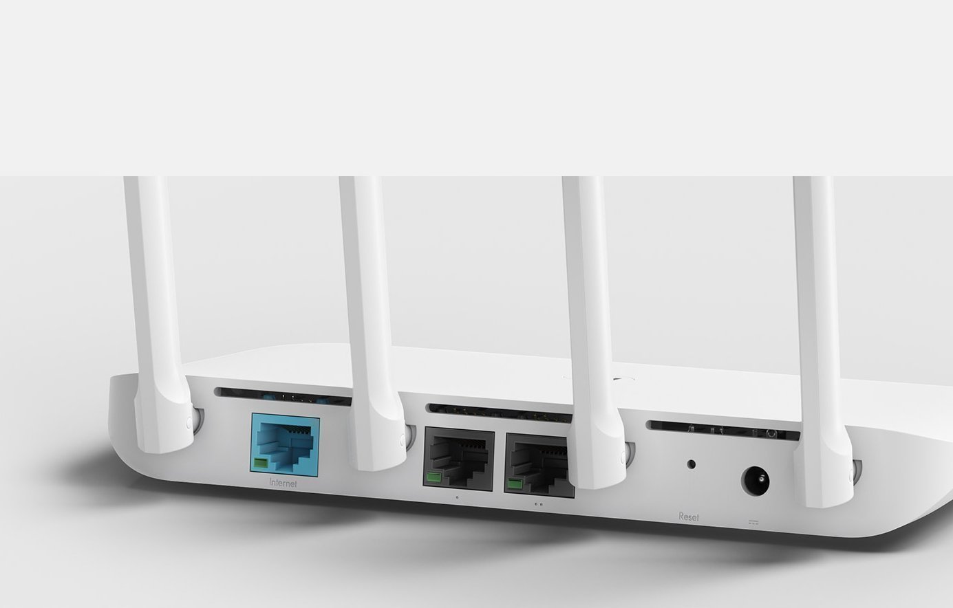 Оснащен современными портами Full Gigabit Ethernet
